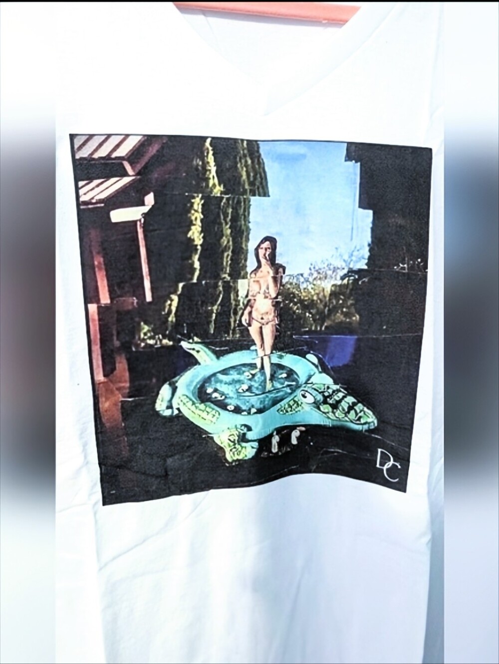 Nwt DC Custom Designs White Graphic V Neck Heavy Cotton  Shirt 2XL
